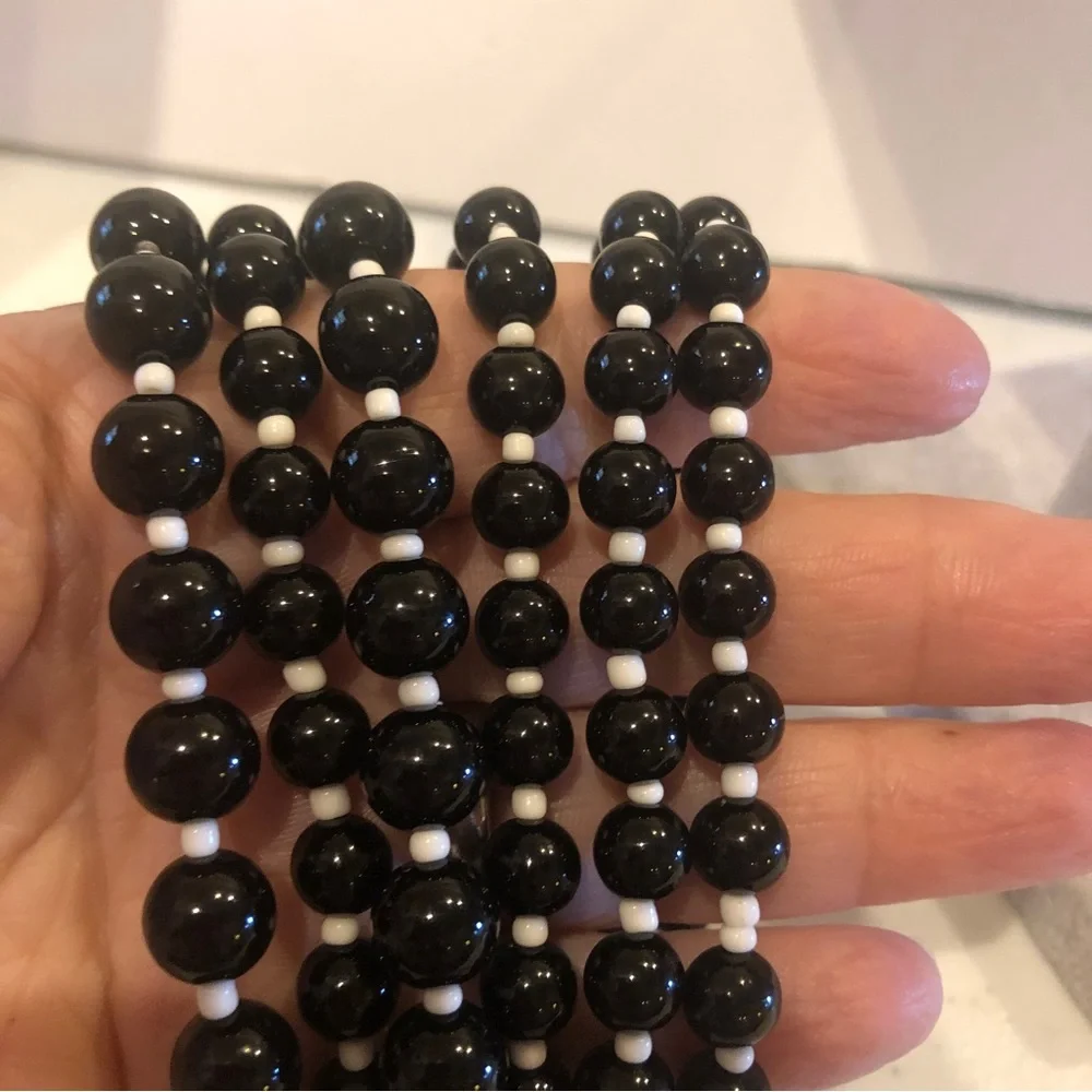 NWT Betsey Johnson Bracelet- stretch 6 strand black & white beaded w/ gold charm - Picture 10 of 10